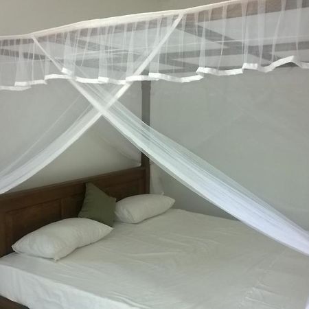 Hotel Augusto @ Midigama East Esterno foto