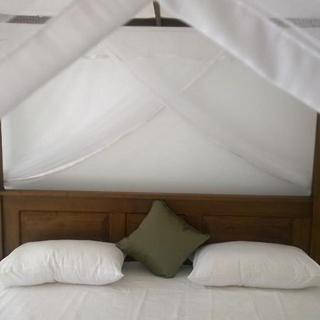 Hotel Augusto @ Midigama East Esterno foto