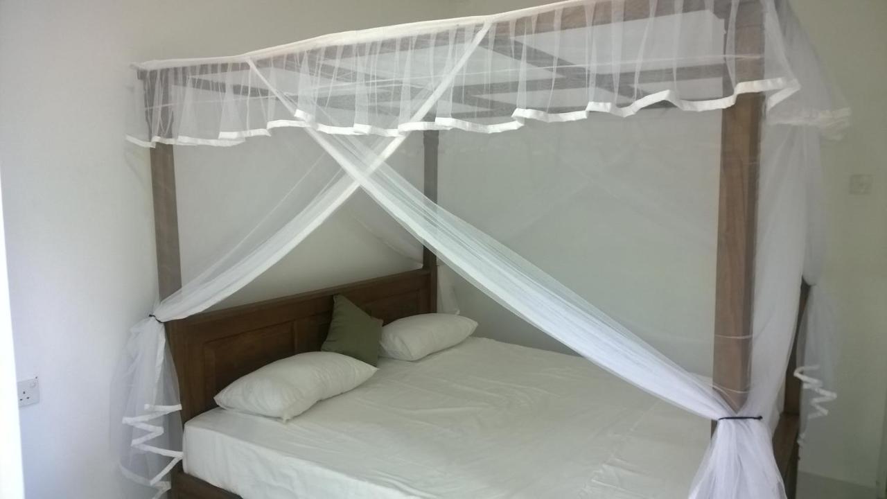 Hotel Augusto @ Midigama East Esterno foto
