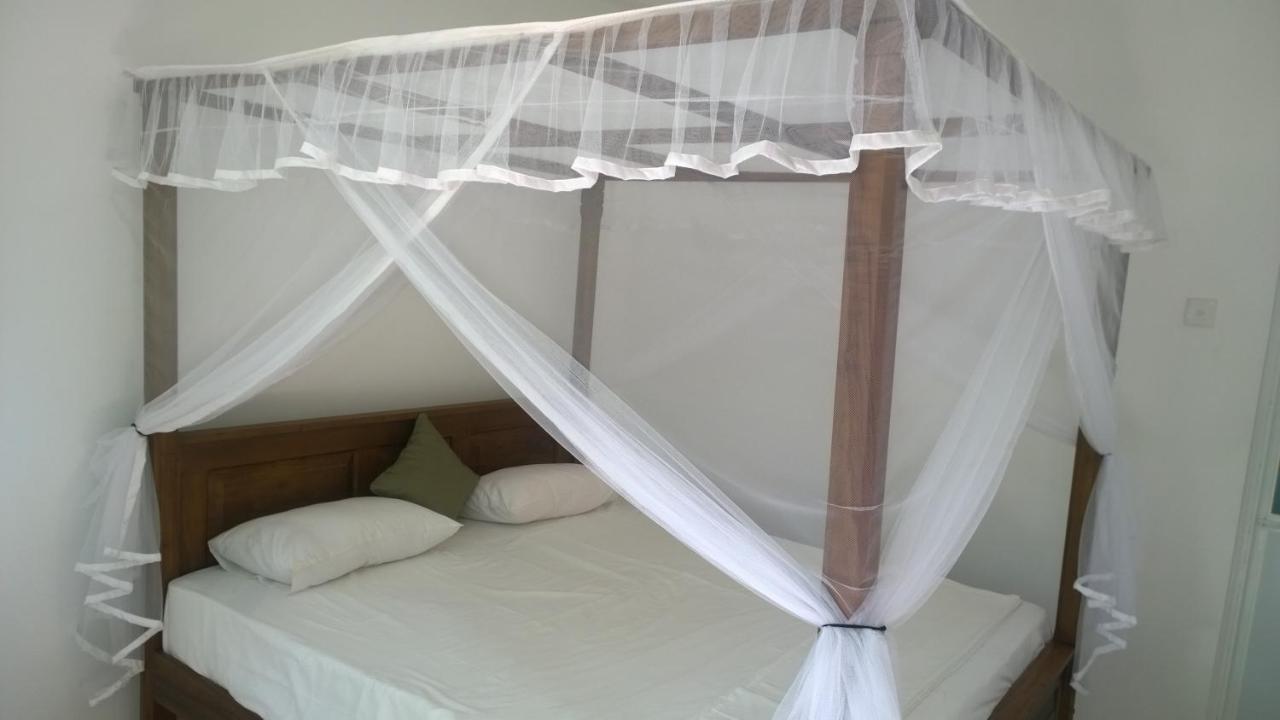 Hotel Augusto @ Midigama East Esterno foto