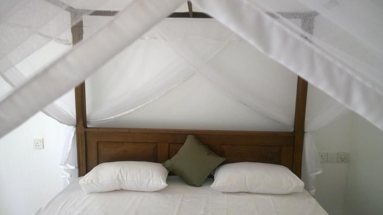 Hotel Augusto @ Midigama East Esterno foto
