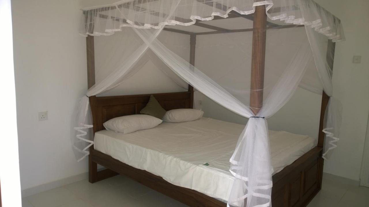 Hotel Augusto @ Midigama East Esterno foto